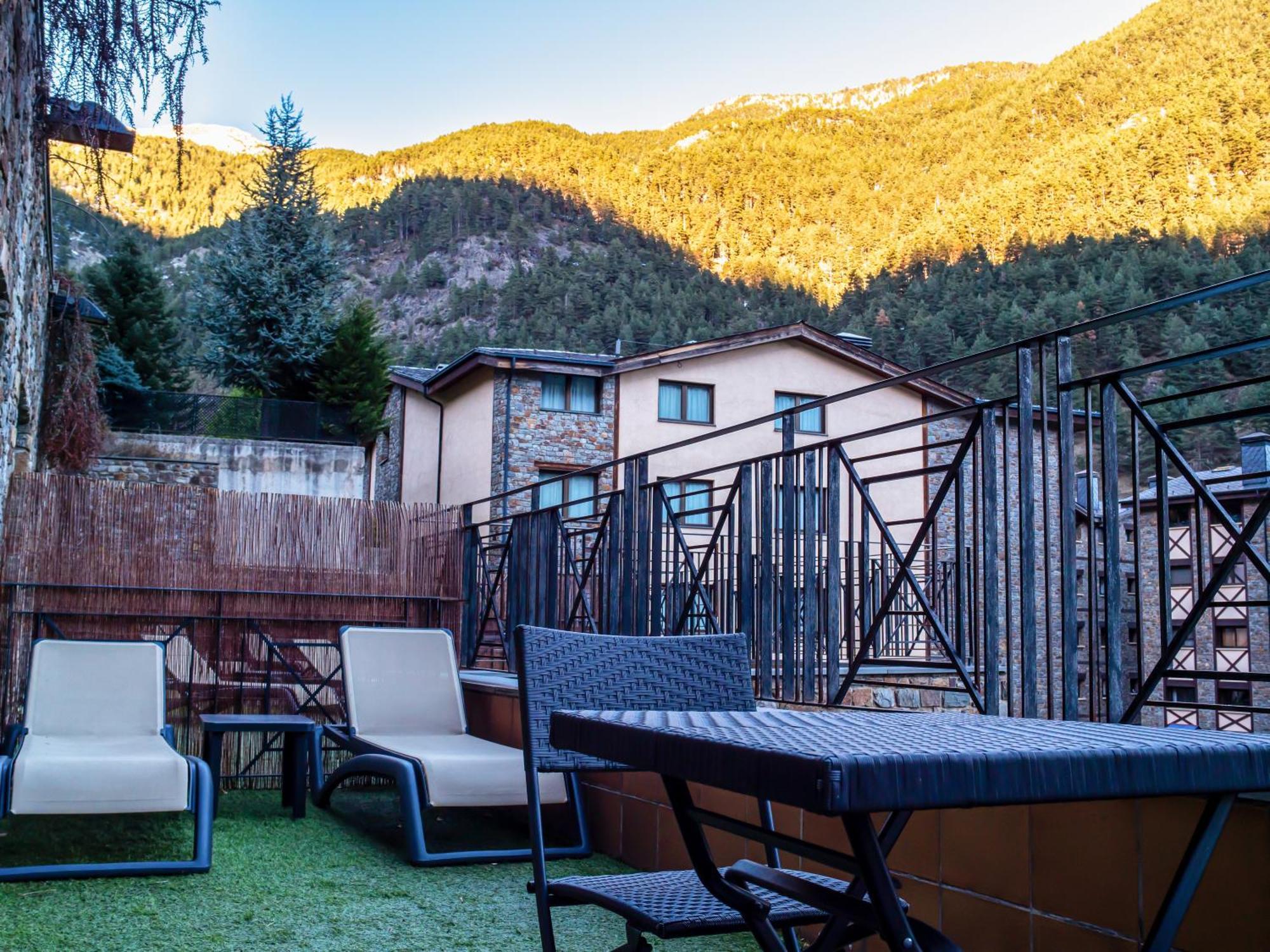 Hotel Princesa Parc Excellence Arinsal Exterior foto The hotel's outdoor spa