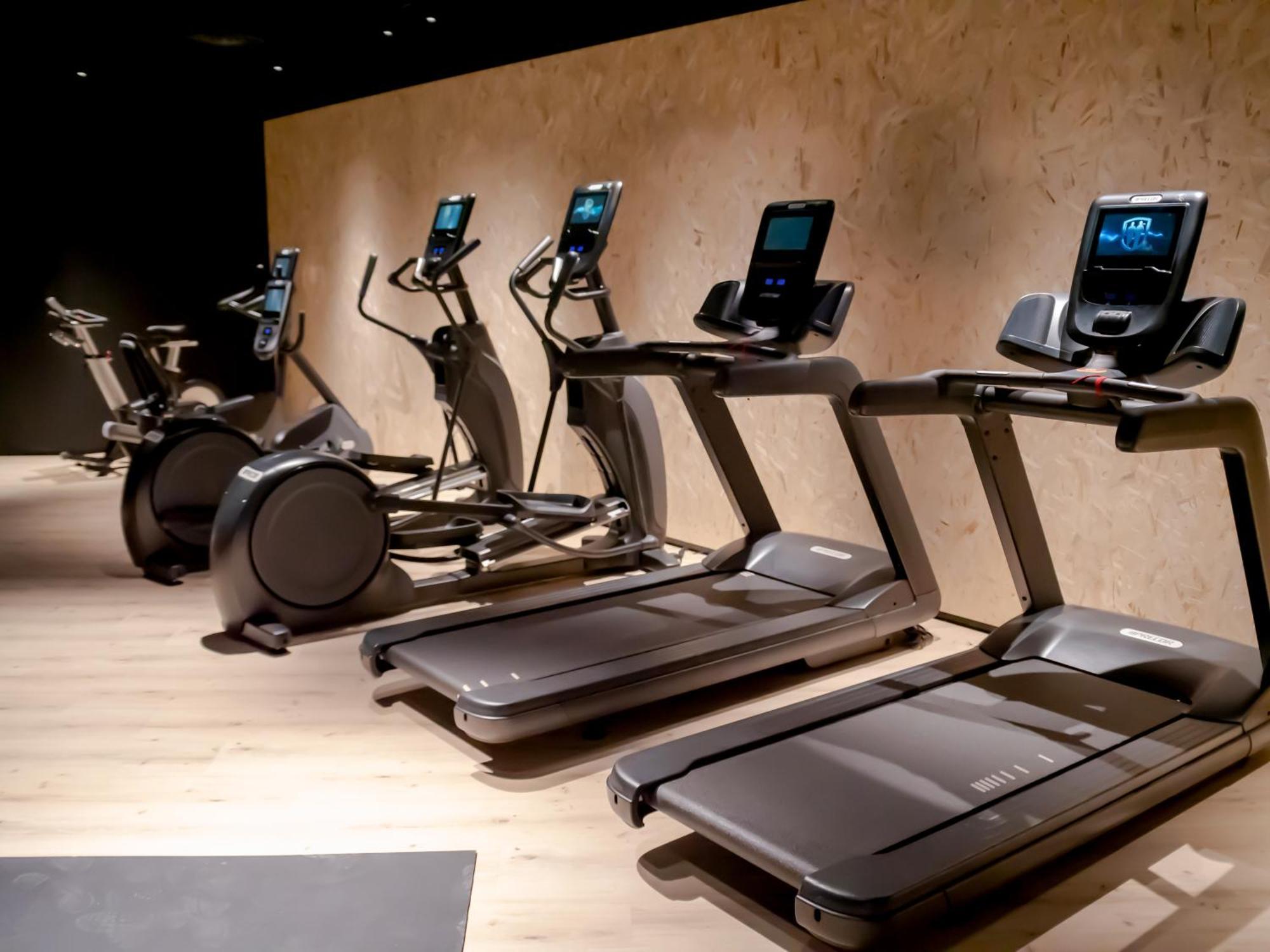 Hotel Princesa Parc Excellence Arinsal Exterior foto A selection of cardio machines